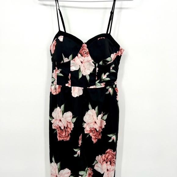 Floral Romper - Picture 15 of 16